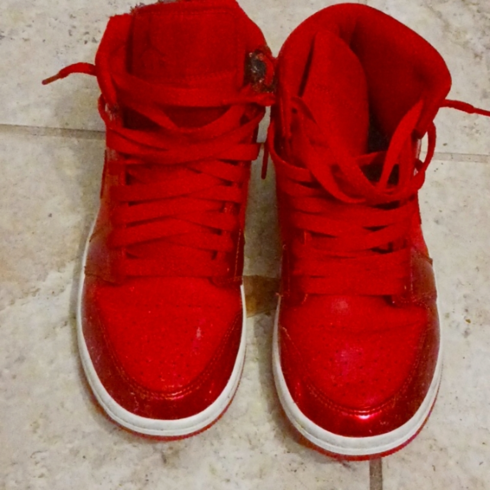 Patent leather air Jordan's brand new worn gently for a few hours. Dmged on rght